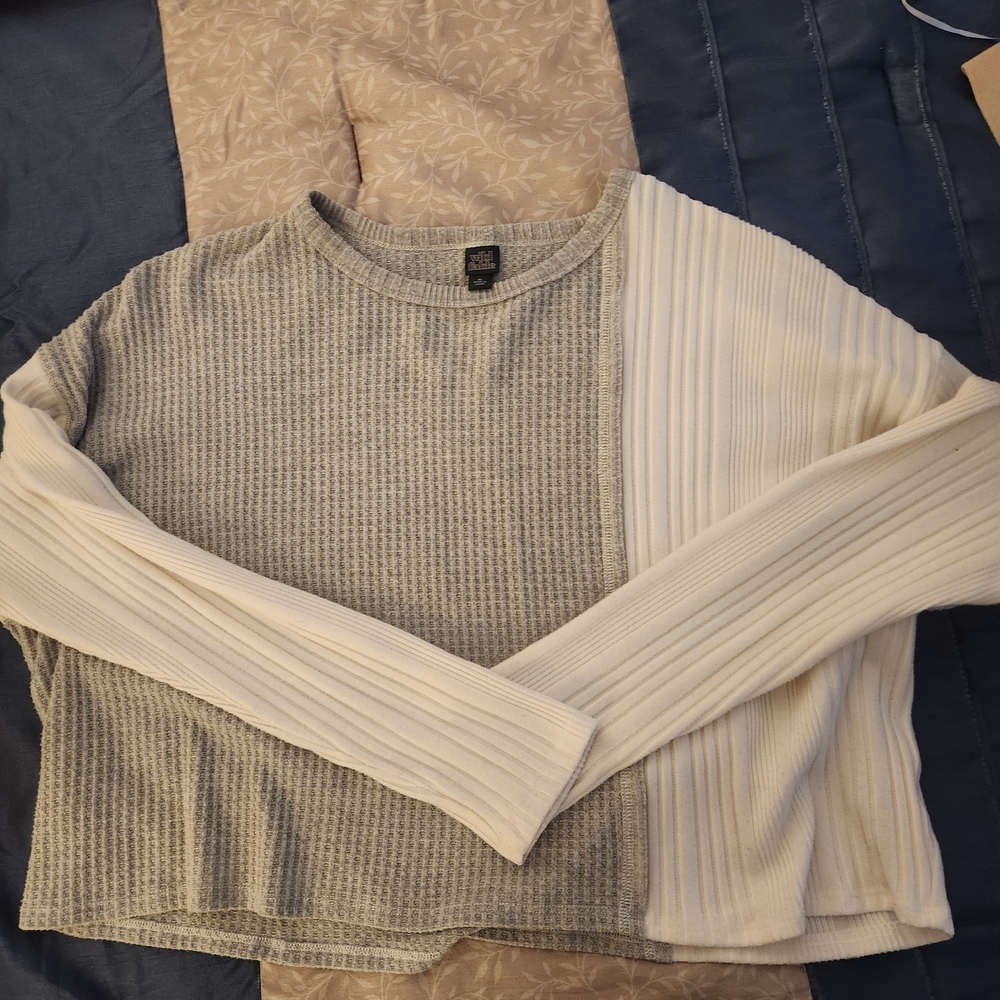 Wild Fable Two-Tone Gray and Cream Crop Top